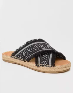 Minnetonka Women's Pepper Sandal